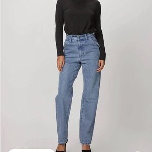 WEWOREWHAT MOM JEANS IN MOTT BLUE SIZE 26